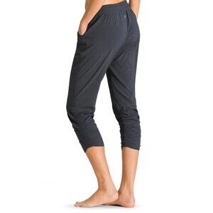 Athleta Dark Gray Prima Crop Capri Athletic Pants 8